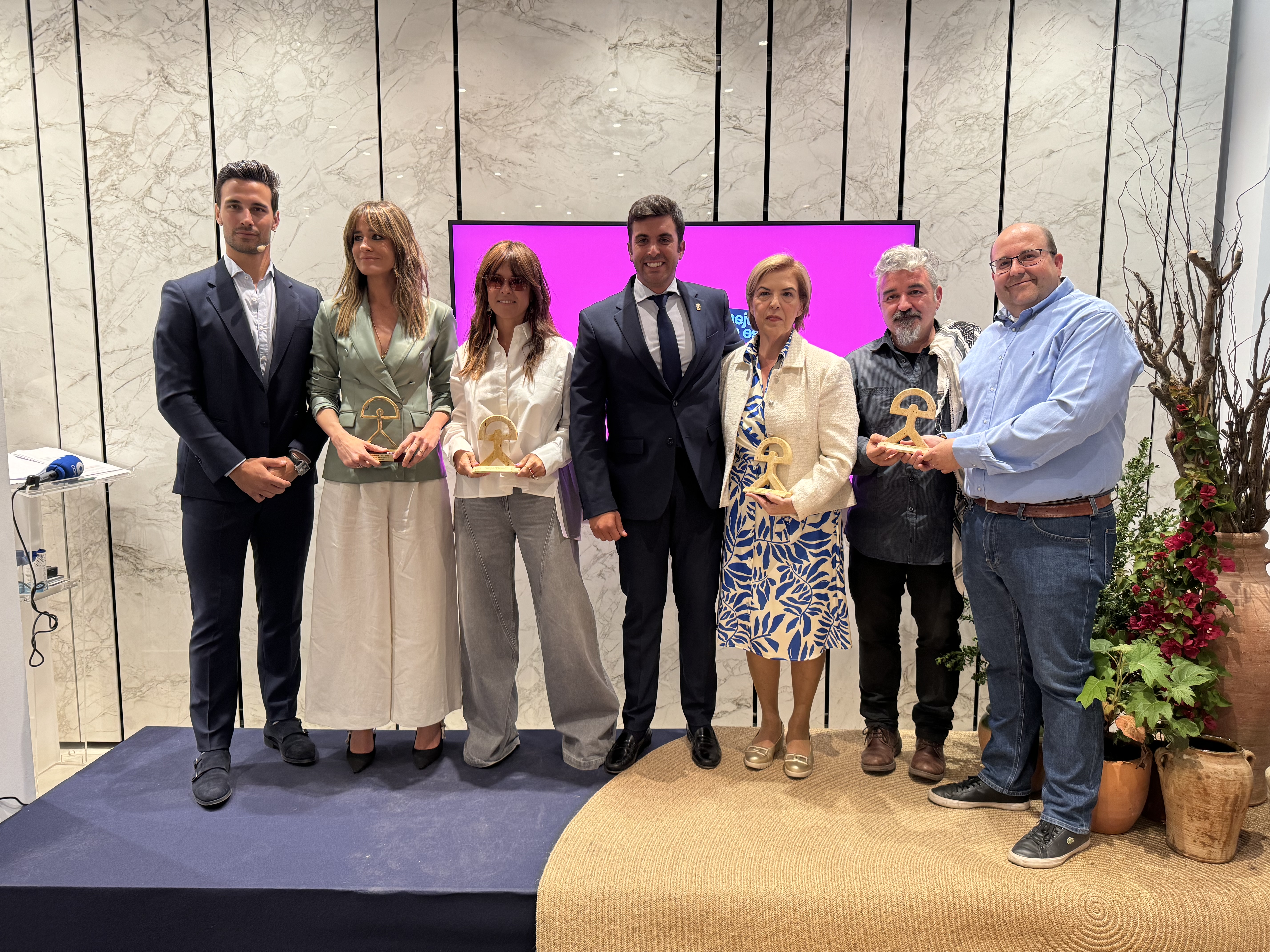 Mojácar Council has presented its 2024 tourism promotion campaign and the award of the City's Gold Indalo at Cosentino City Madrid.